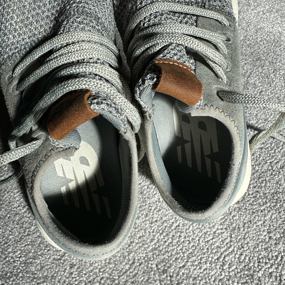 Women’s New Balance Size 6. Gray, cream, gum sole. Excellent Condition!! - Picture 10 of 15